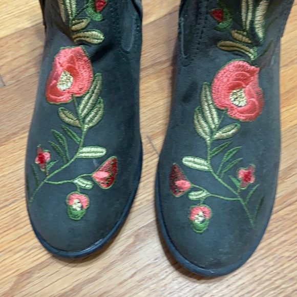 Weeboo Ankle Boots - Picture 4 of 8